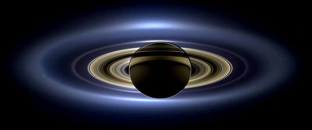 Anelli di Saturno ripresi in controluce dalla sonda Cassini.